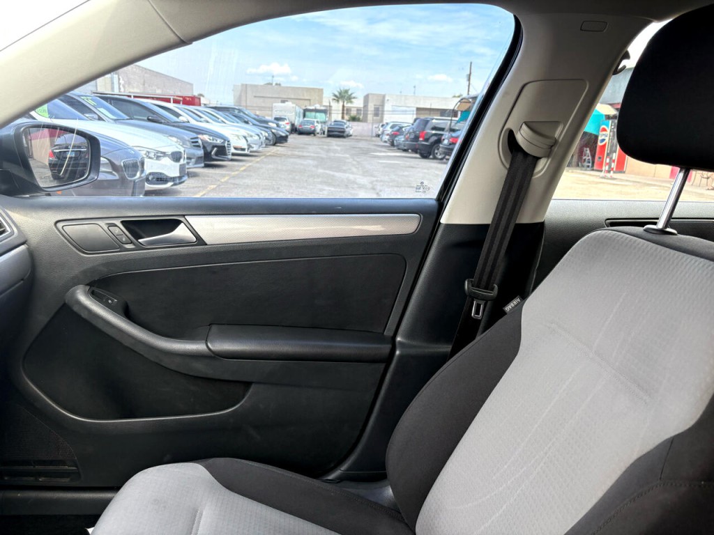 2017 Volkswagen Jetta Image 12