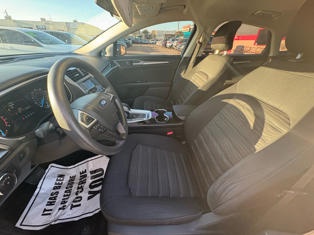 2016 Ford Fusion Image 12