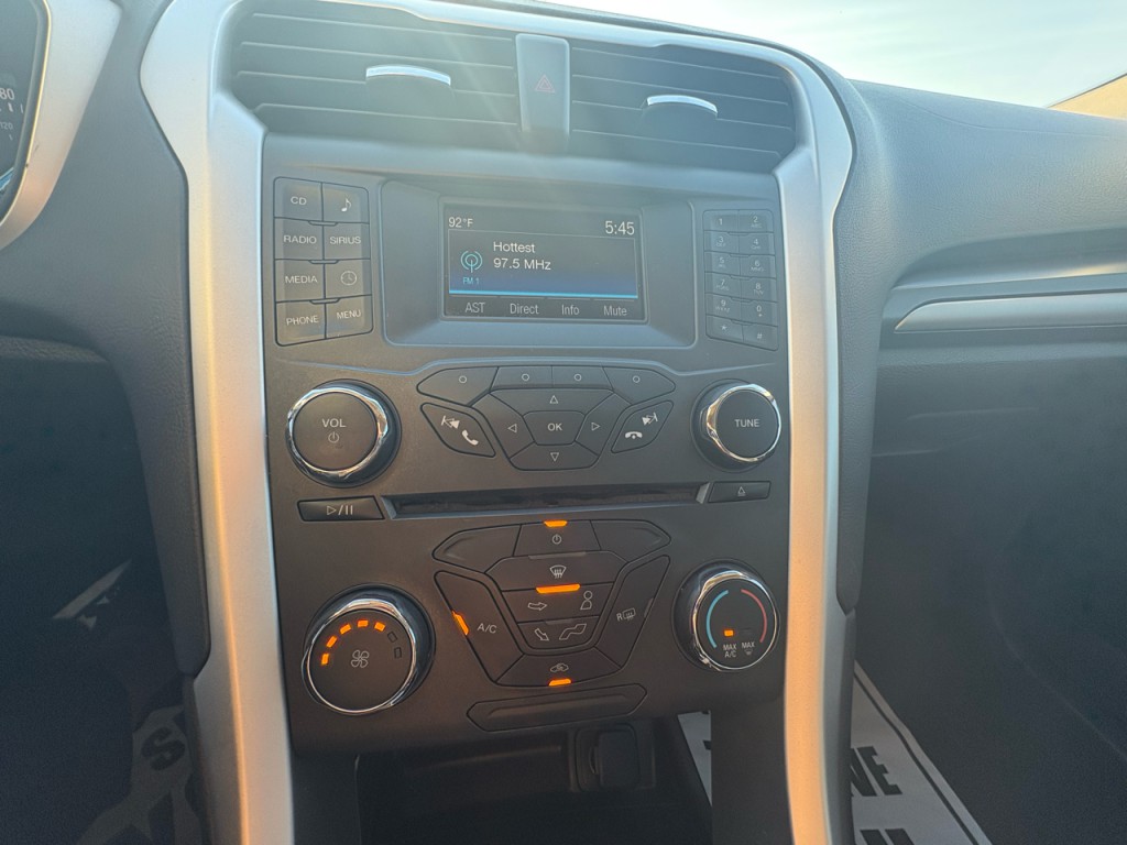 2016 Ford Fusion Image 17