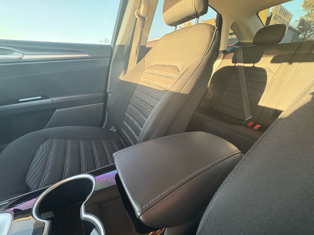 2016 Ford Fusion Image 22