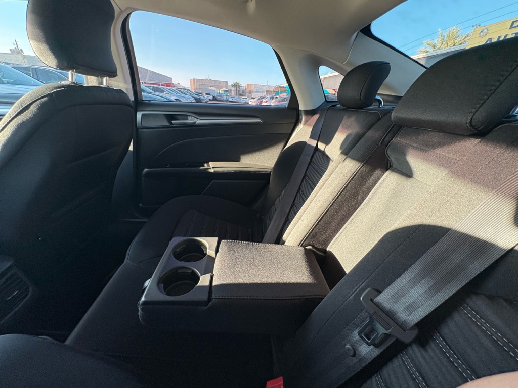2016 Ford Fusion Image 28
