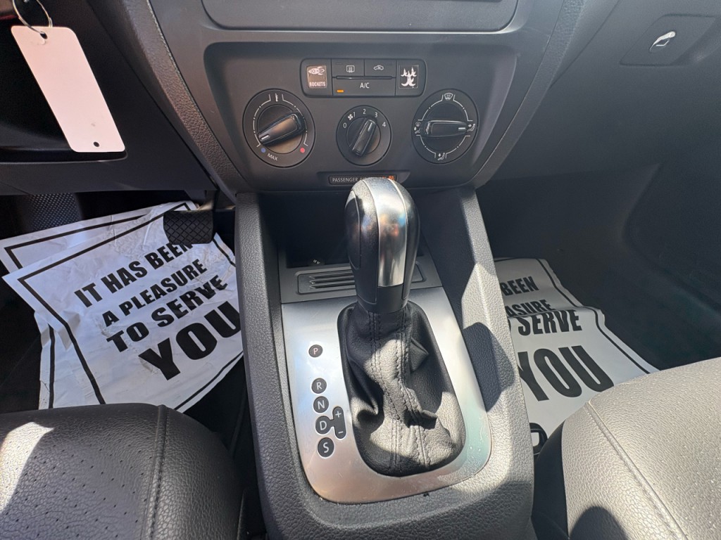 2014 Volkswagen Jetta Image 19