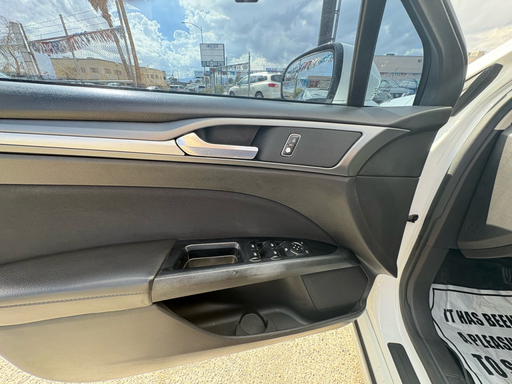 2016 Ford Fusion Image 12