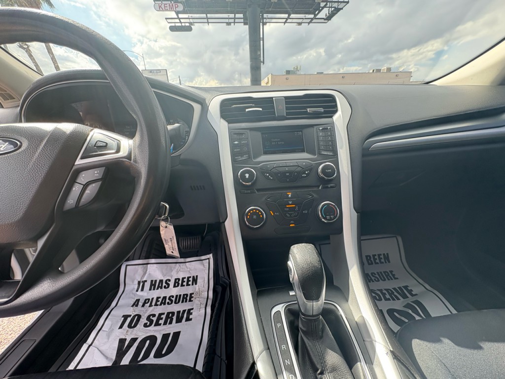 2016 Ford Fusion Image 14