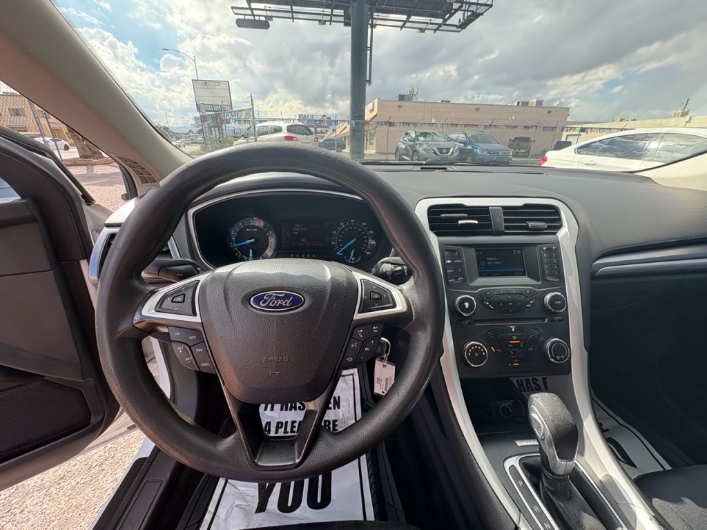 2016 Ford Fusion Image 16