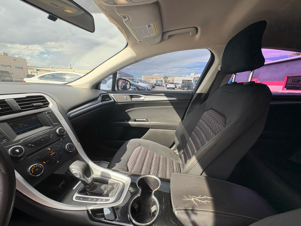 2016 Ford Fusion Image 18