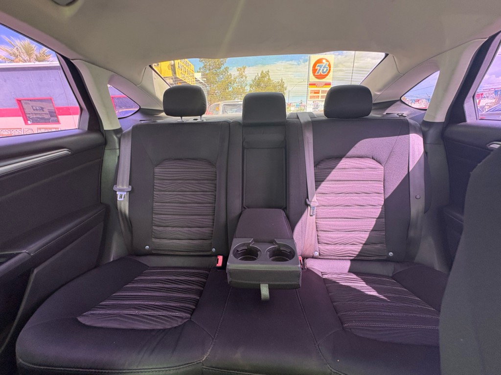 2016 Ford Fusion Image 19