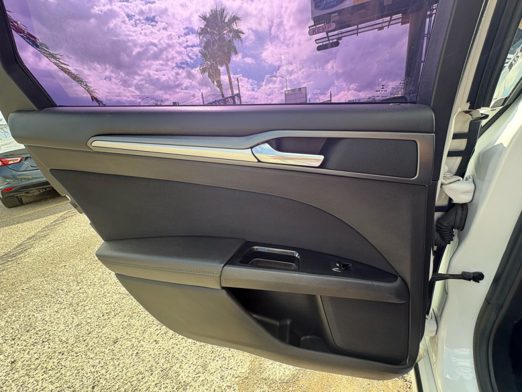 2016 Ford Fusion Image 26