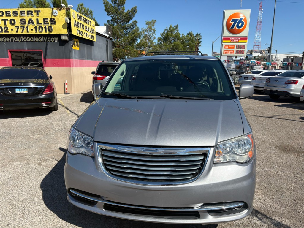 2015 Chrysler Town & Country Image 9