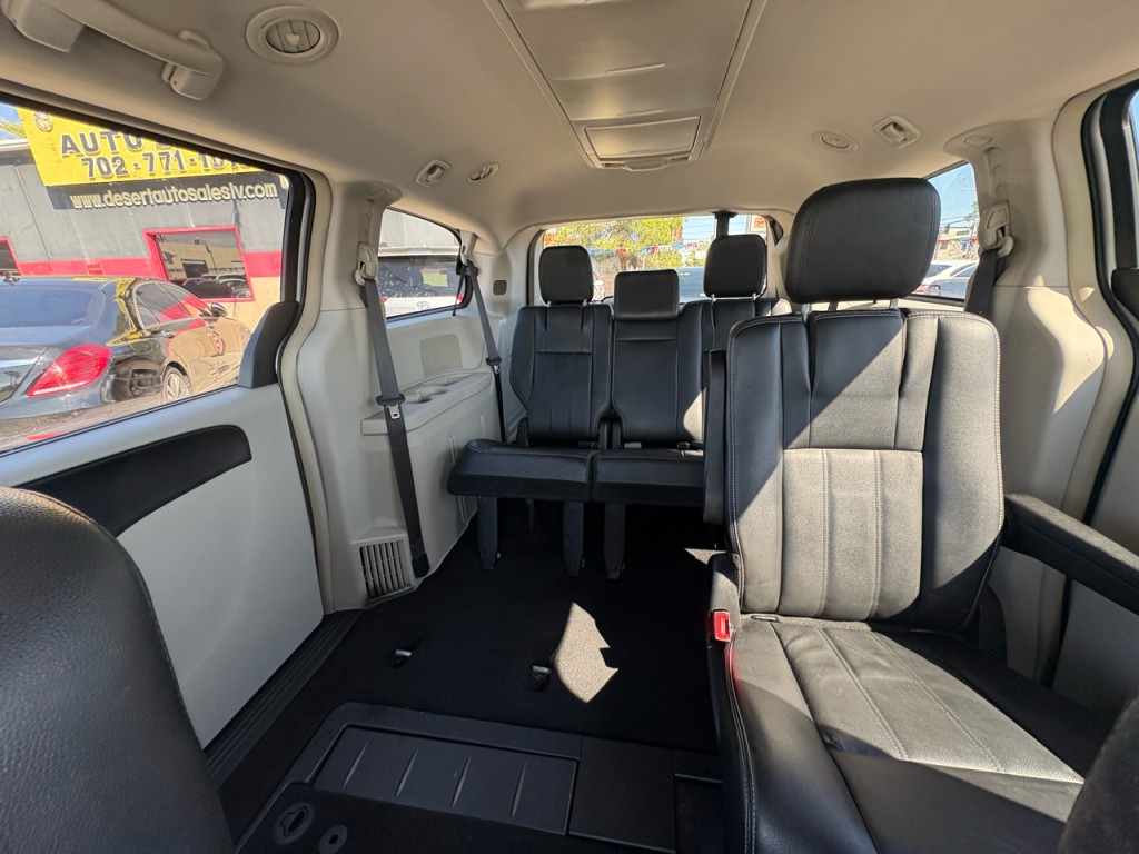 2015 Chrysler Town & Country Image 20