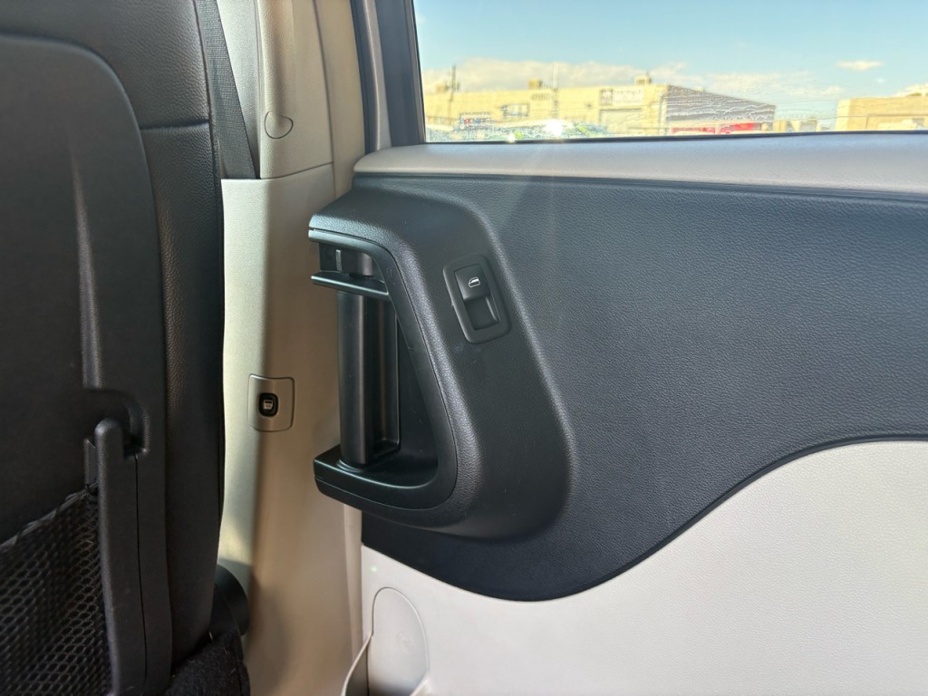 2015 Chrysler Town & Country Image 27
