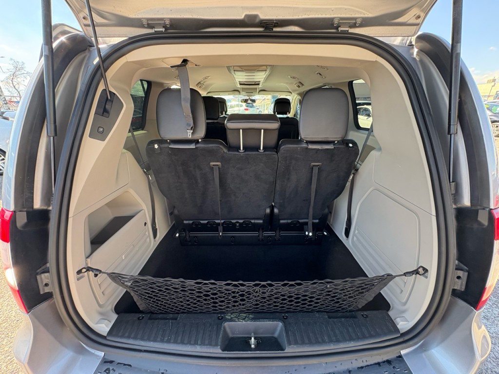 2015 Chrysler Town & Country Image 29