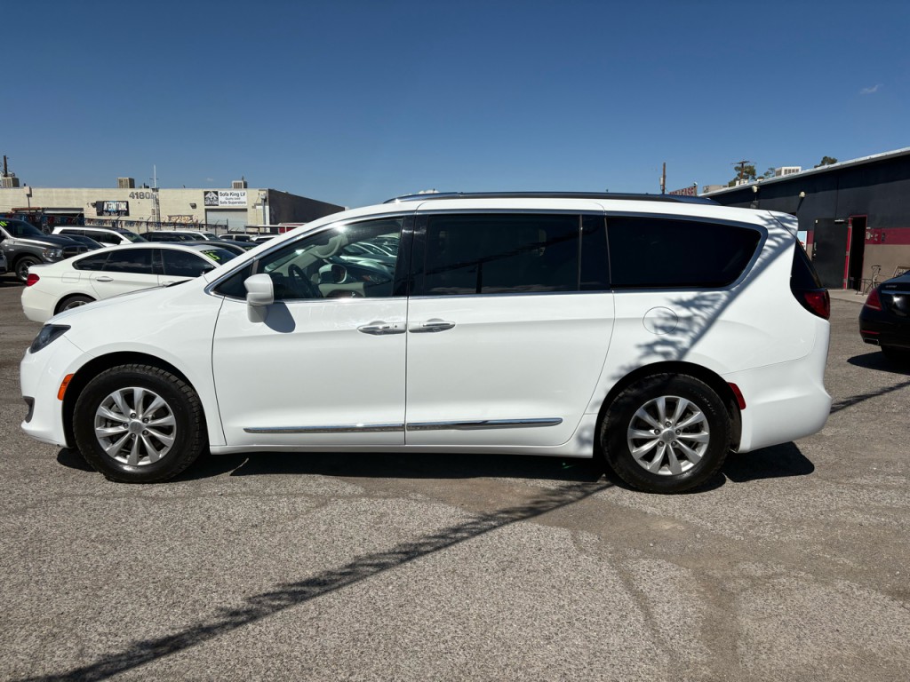 2019 Chrysler Pacifica Image 3
