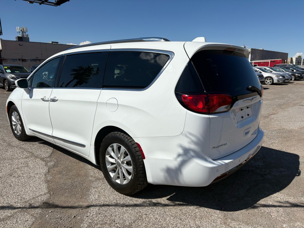 2019 Chrysler Pacifica Image 4