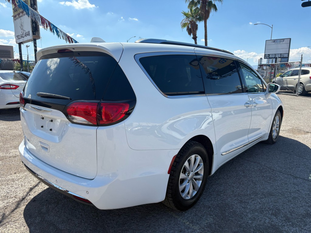 2019 Chrysler Pacifica Image 6