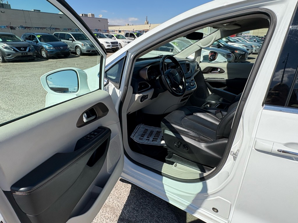 2019 Chrysler Pacifica Image 10