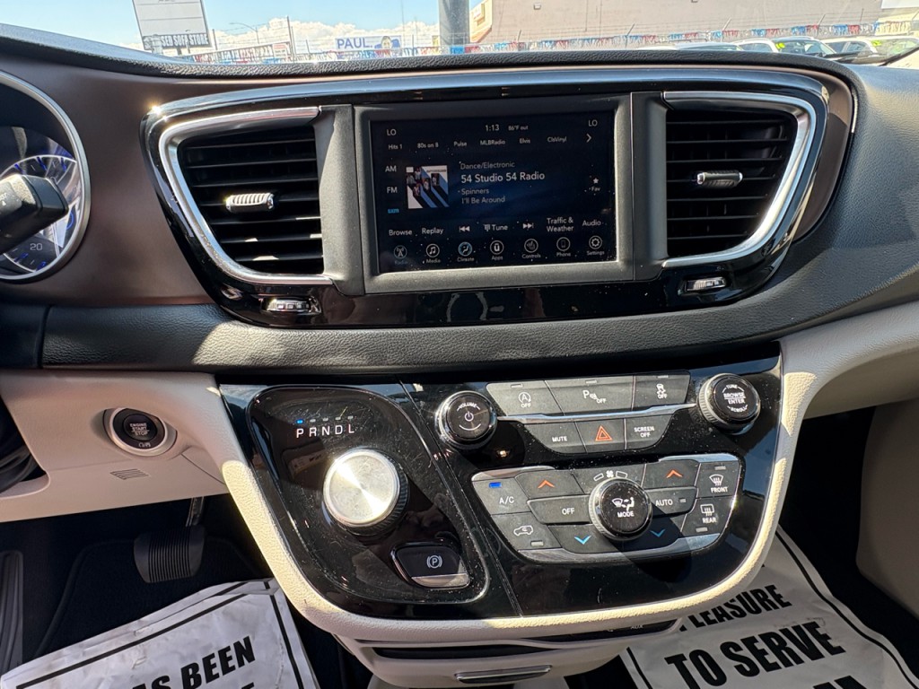 2019 Chrysler Pacifica Image 16