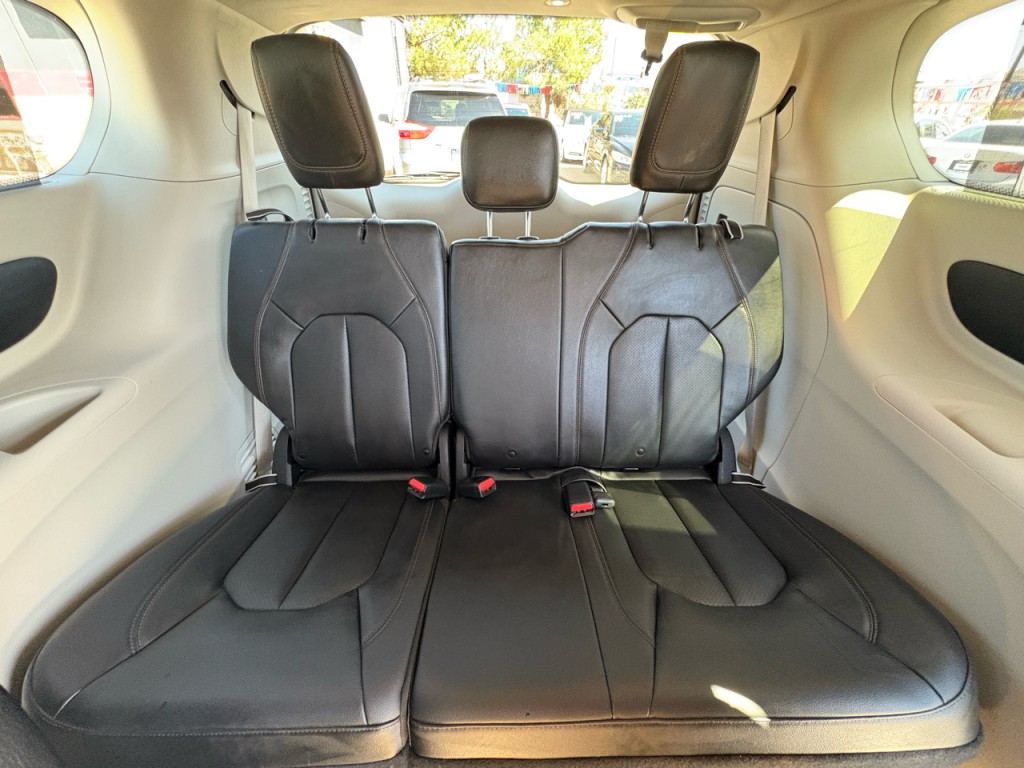 2019 Chrysler Pacifica Image 28