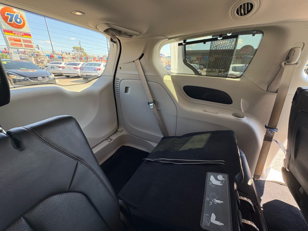 2019 Chrysler Pacifica Image 32