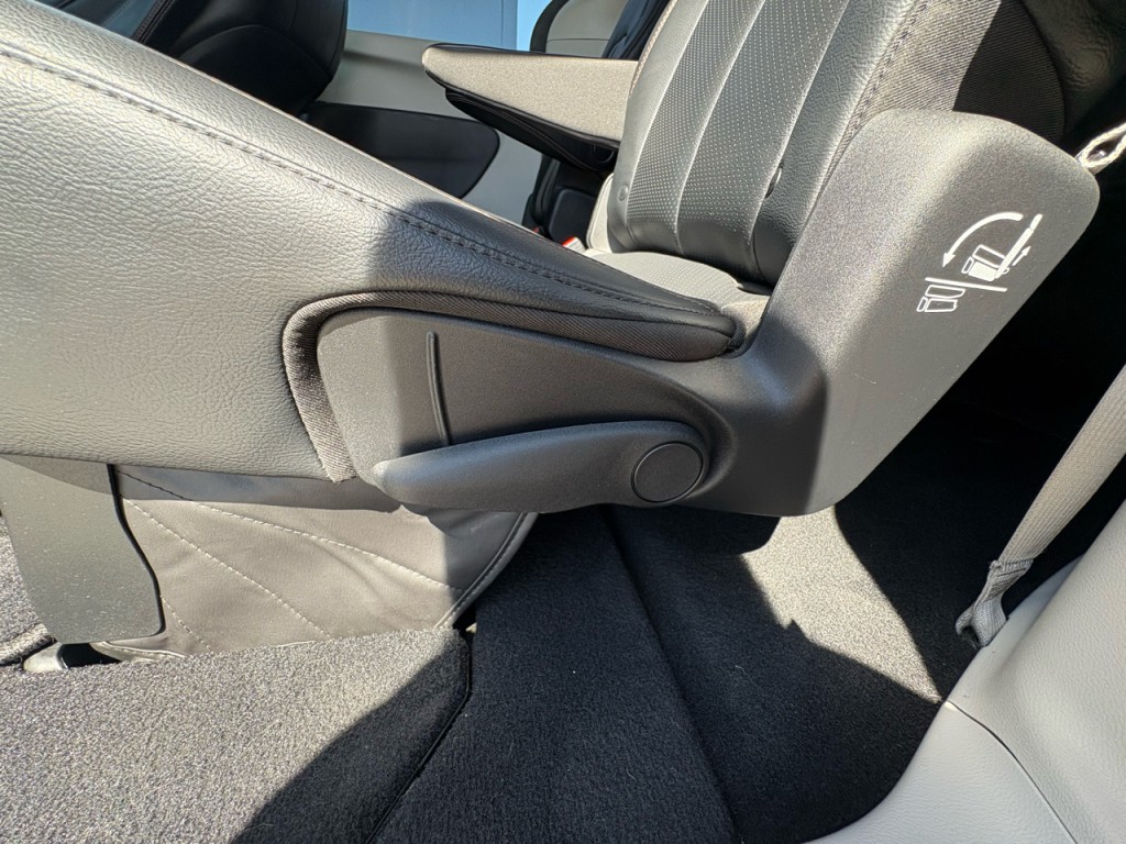 2019 Chrysler Pacifica Image 36