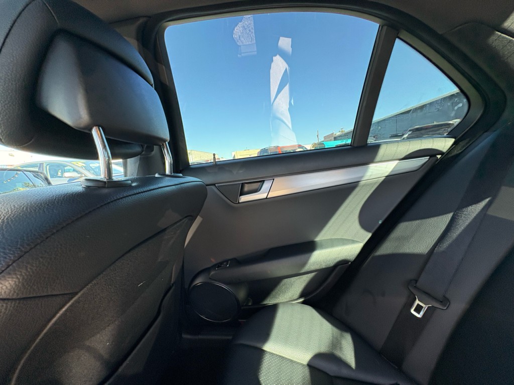 2012 Mercedes-Benz C-Class Image 24