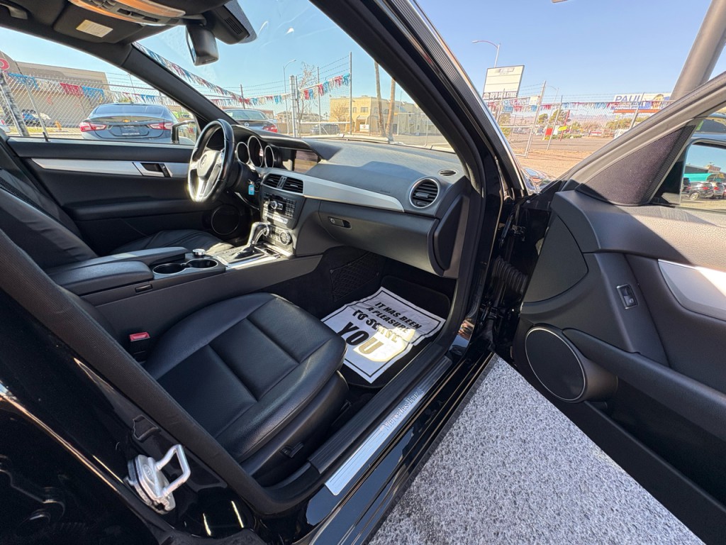 2012 Mercedes-Benz C-Class Image 35