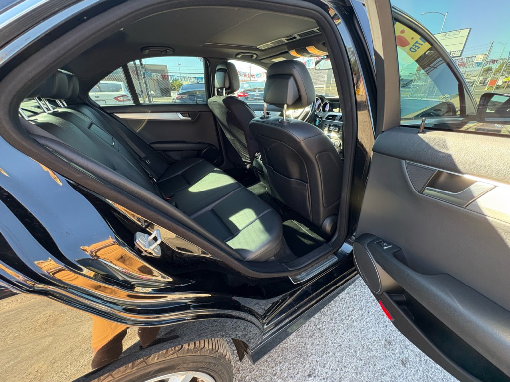 2012 Mercedes-Benz C-Class Image 36