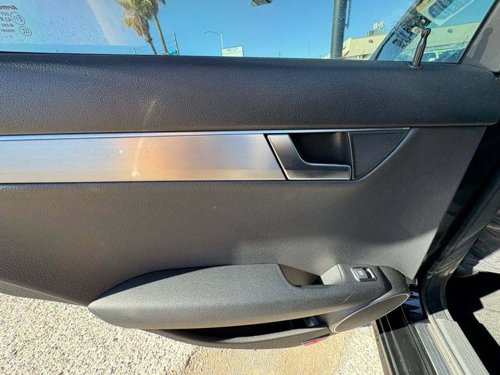 2012 Mercedes-Benz C-Class Image 28