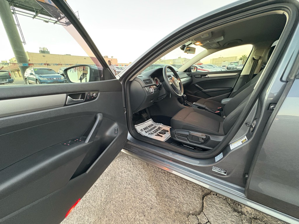 2014 Volkswagen Passat Image 11