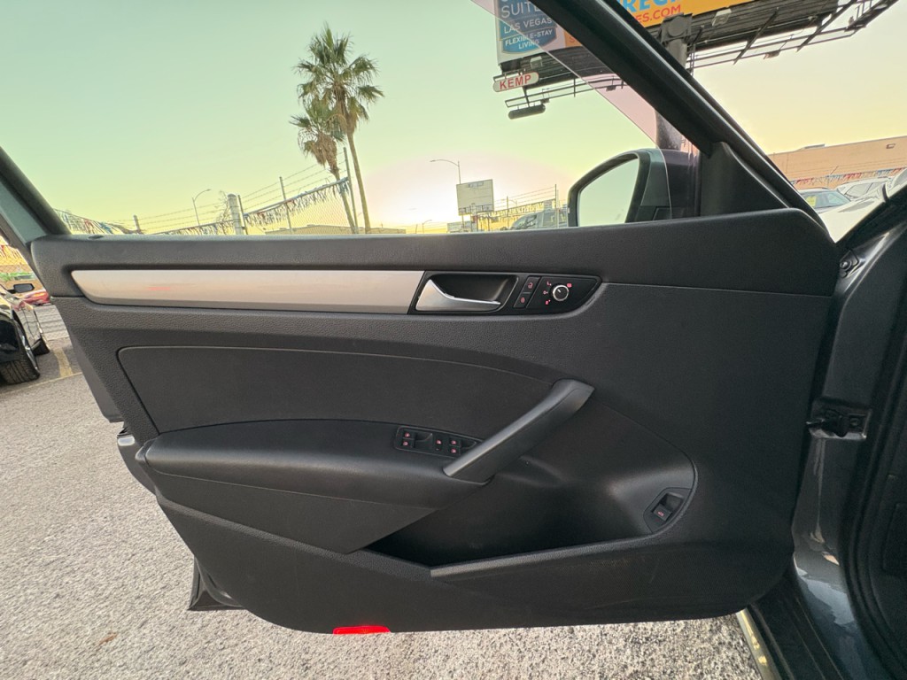 2014 Volkswagen Passat Image 12