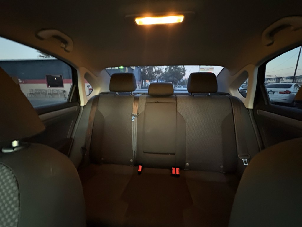 2014 Volkswagen Passat Image 19