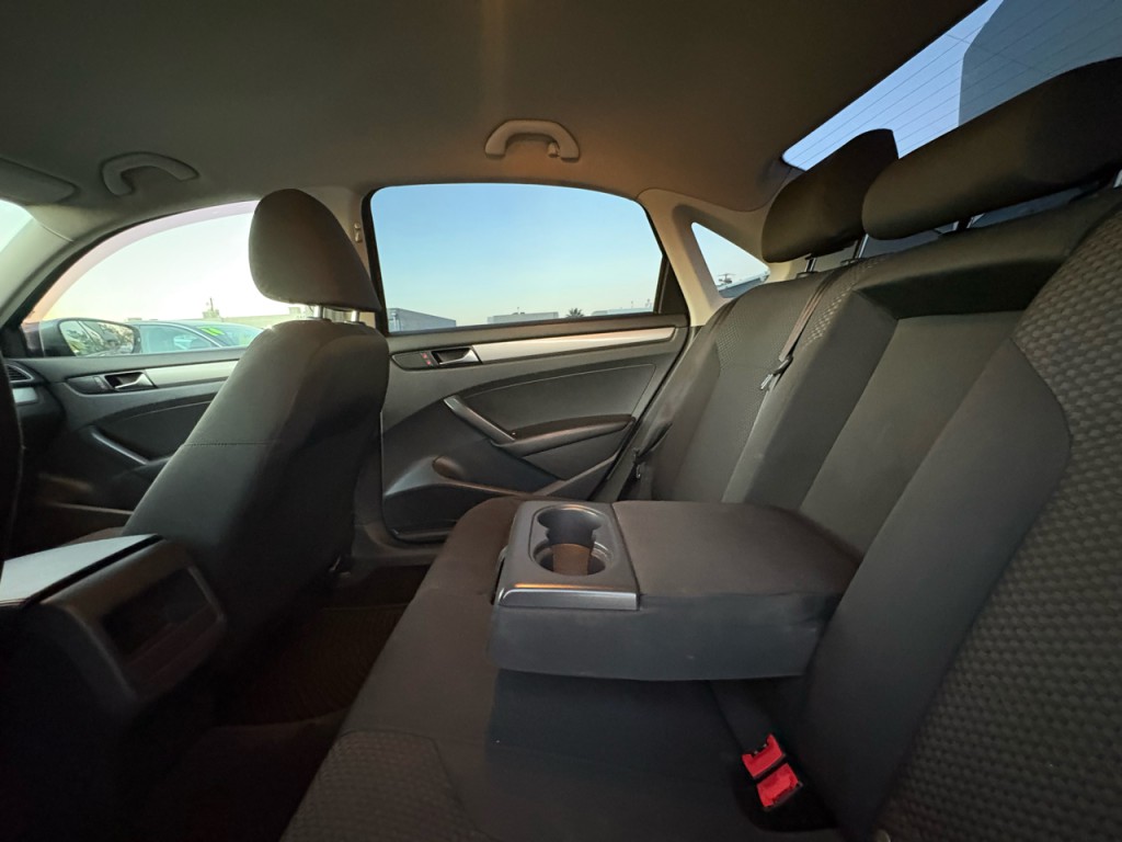 2014 Volkswagen Passat Image 23