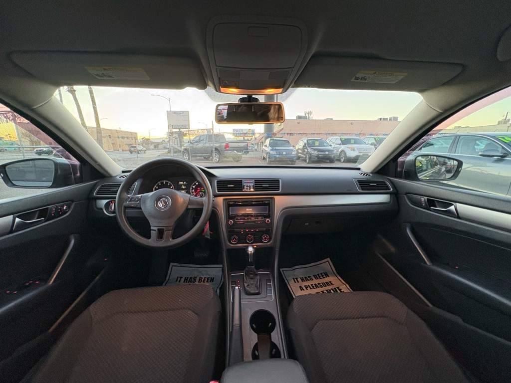 2014 Volkswagen Passat Image 24