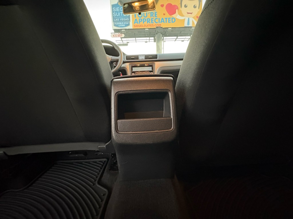 2014 Volkswagen Passat Image 25