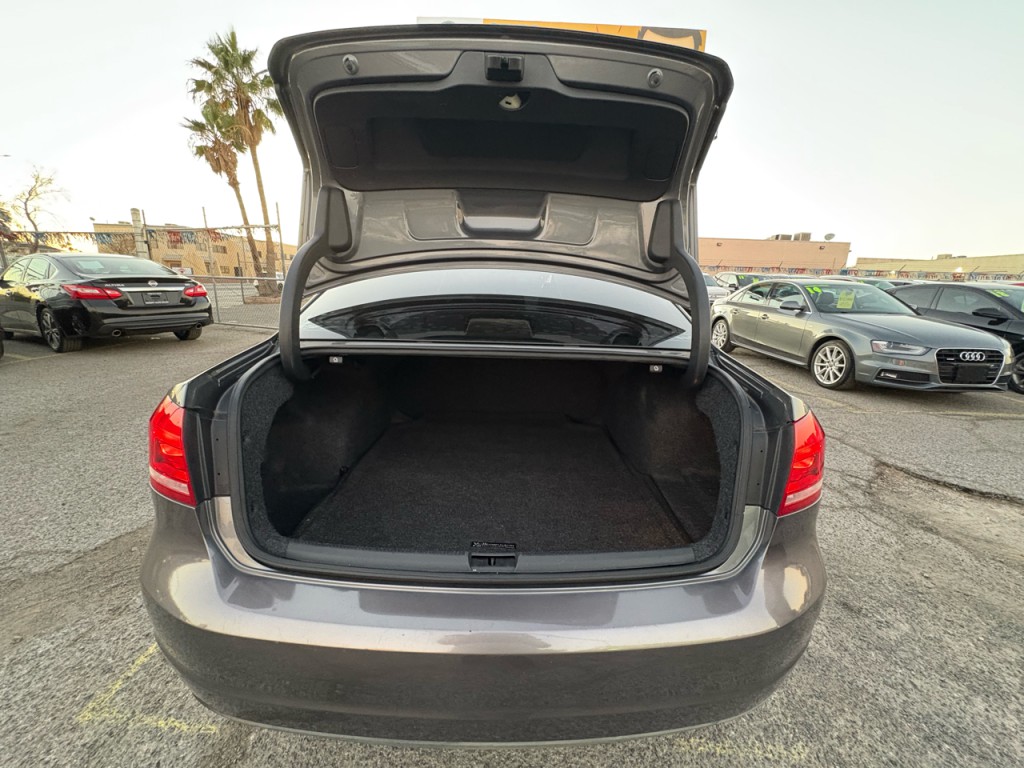 2014 Volkswagen Passat Image 26
