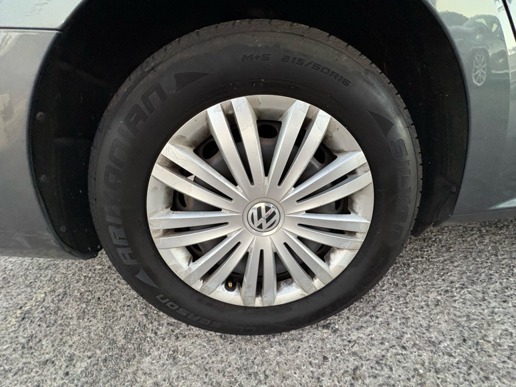 2014 Volkswagen Passat Image 29