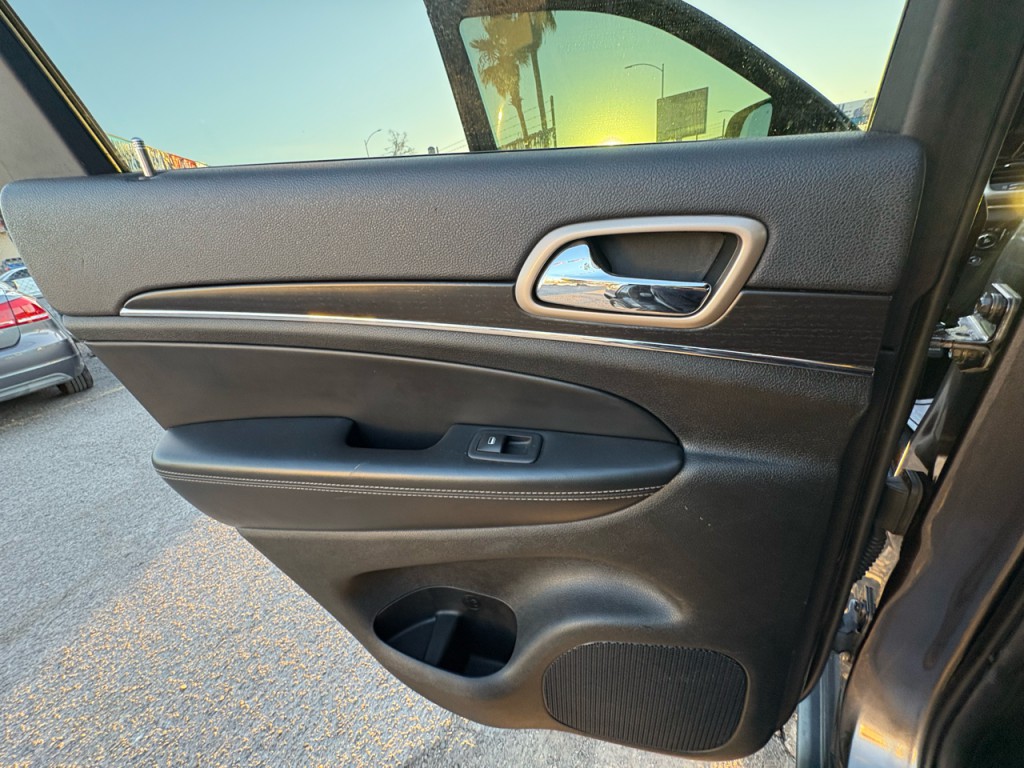 2014 Jeep Grand Cherokee Image 23