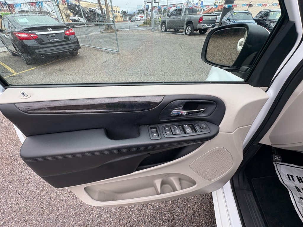 2016 Dodge Grand Caravan Image 11