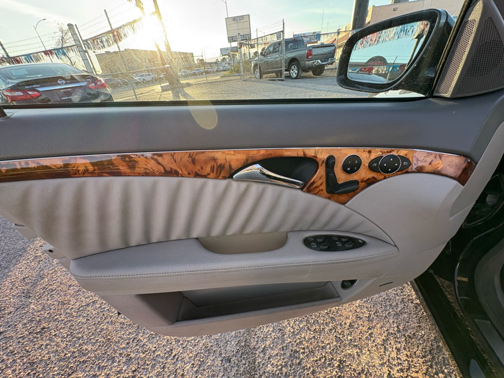 2009 Mercedes-Benz E-Class Image 10