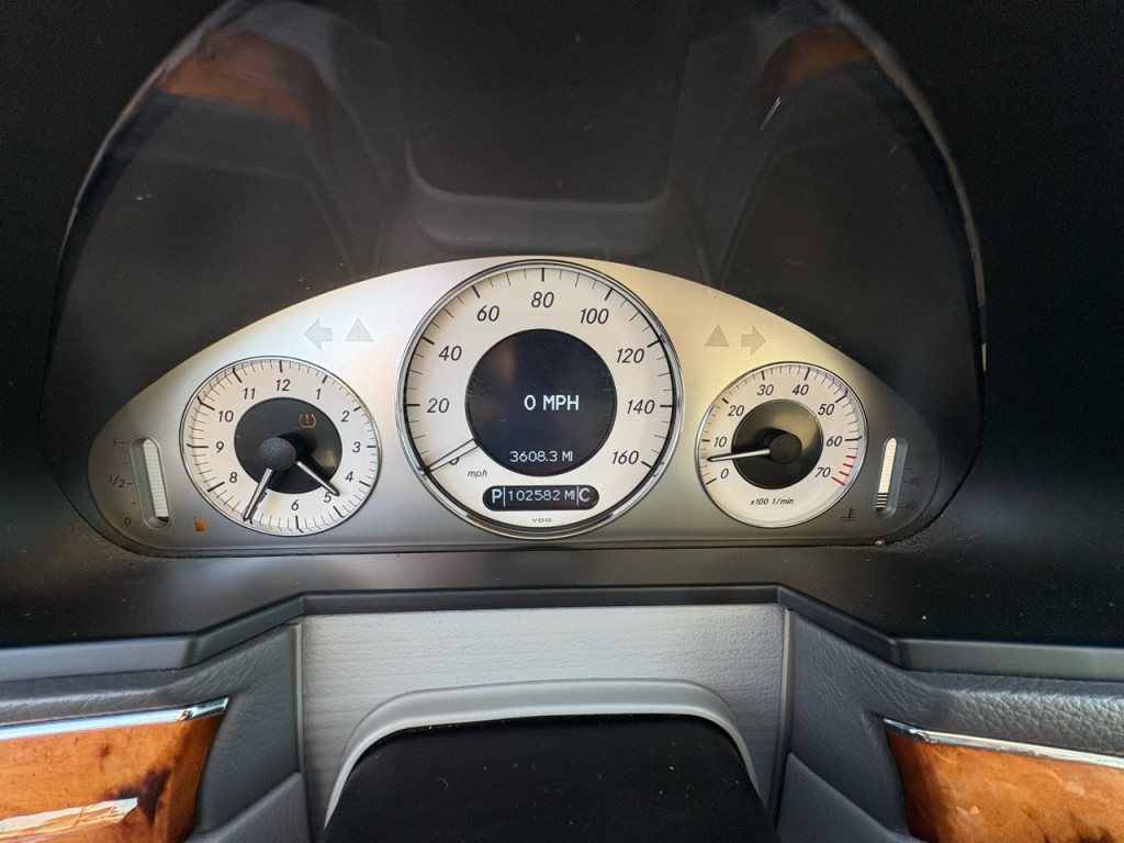 2009 Mercedes-Benz E-Class Image 12