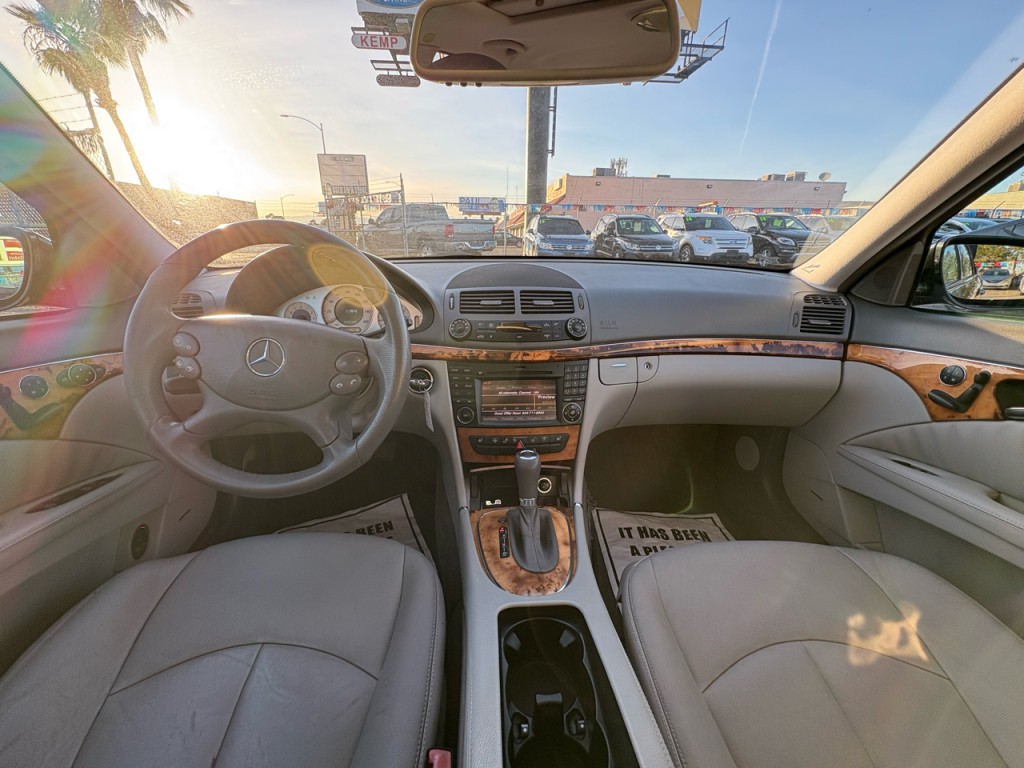 2009 Mercedes-Benz E-Class Image 19