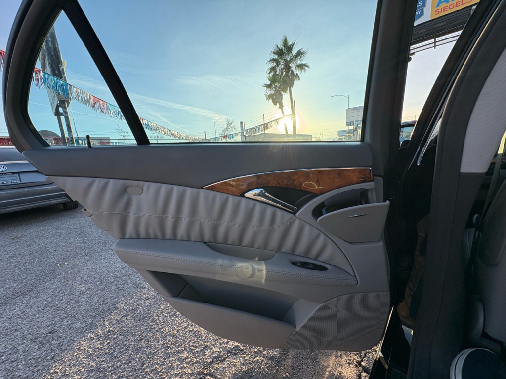 2009 Mercedes-Benz E-Class Image 20