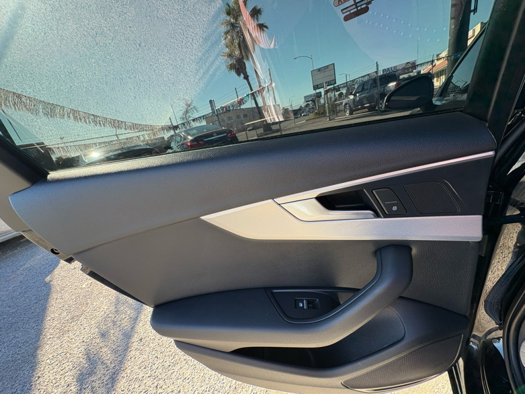 2017 Audi A4 Image 25