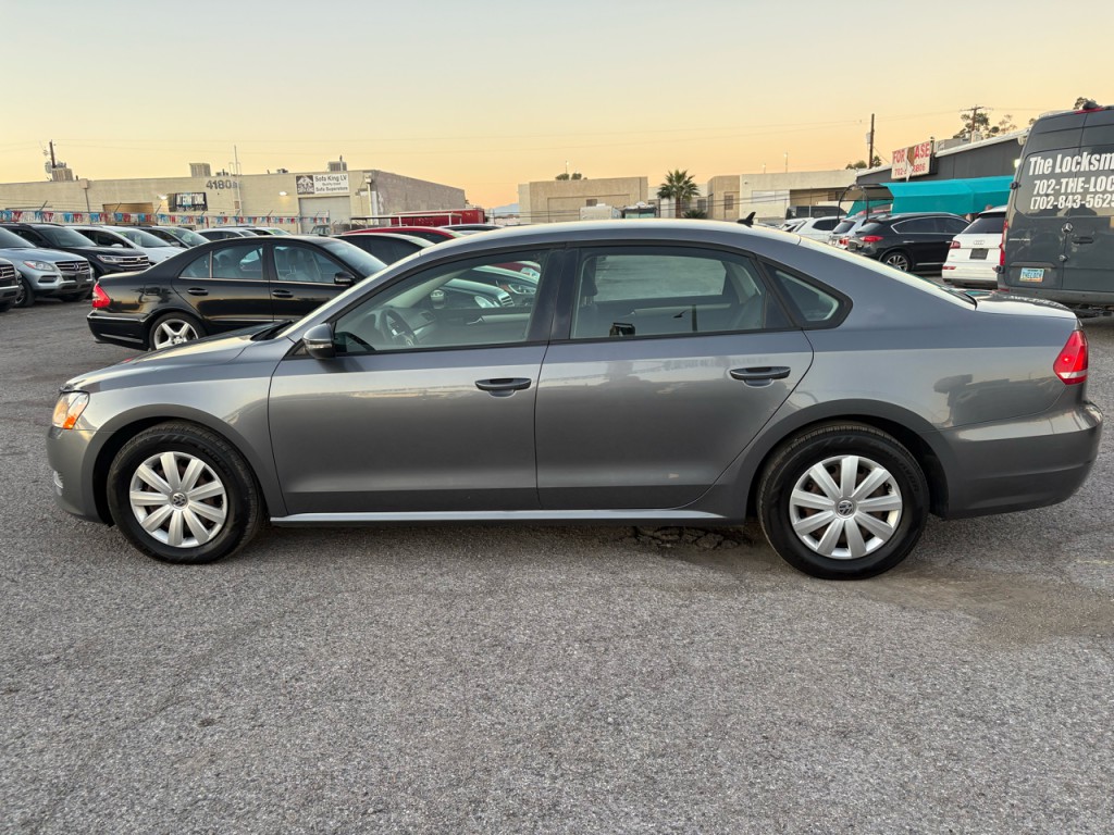 2012 Volkswagen Passat Image 2