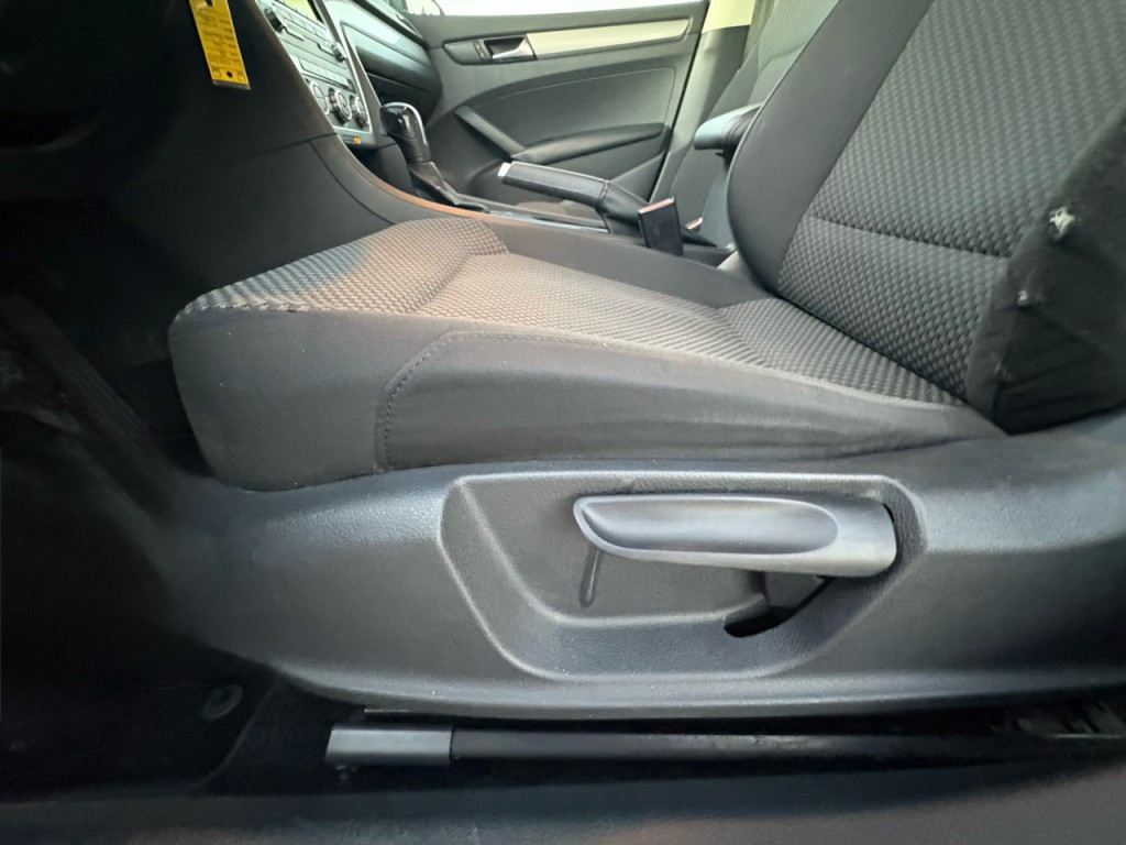 2012 Volkswagen Passat Image 13