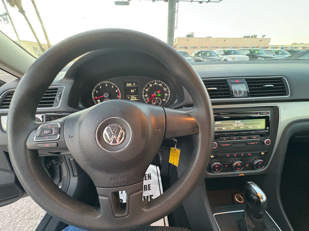 2012 Volkswagen Passat Image 14