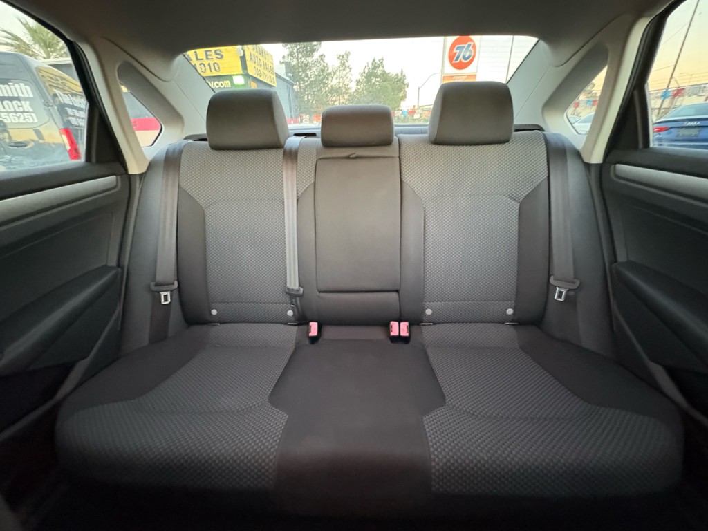 2012 Volkswagen Passat Image 20