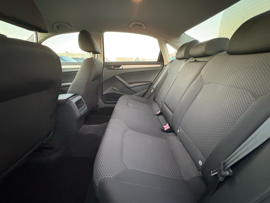 2012 Volkswagen Passat Image 22