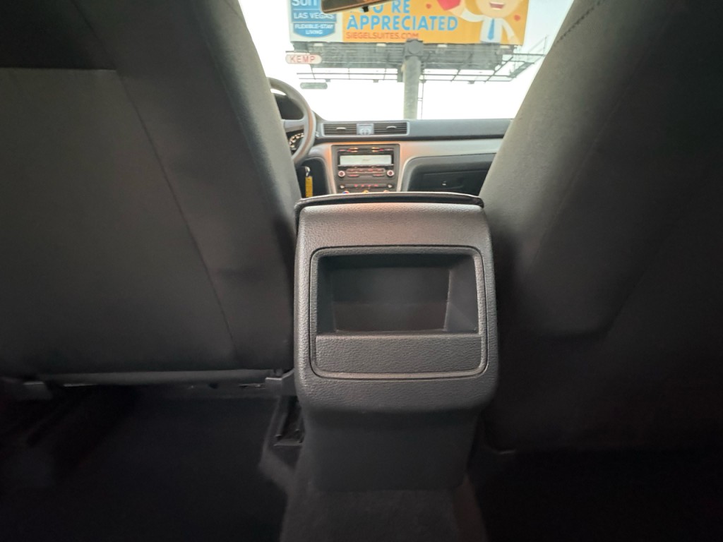 2012 Volkswagen Passat Image 23