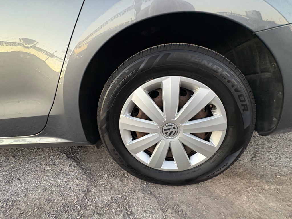 2012 Volkswagen Passat Image 27